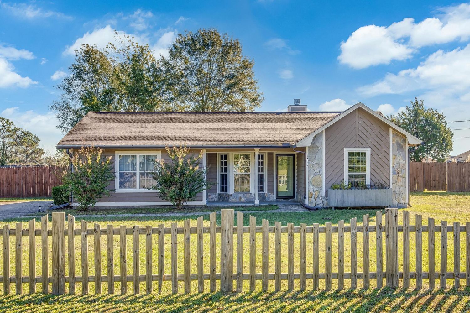 Fenced Northwest Florida home on Galliver Cutoff Road